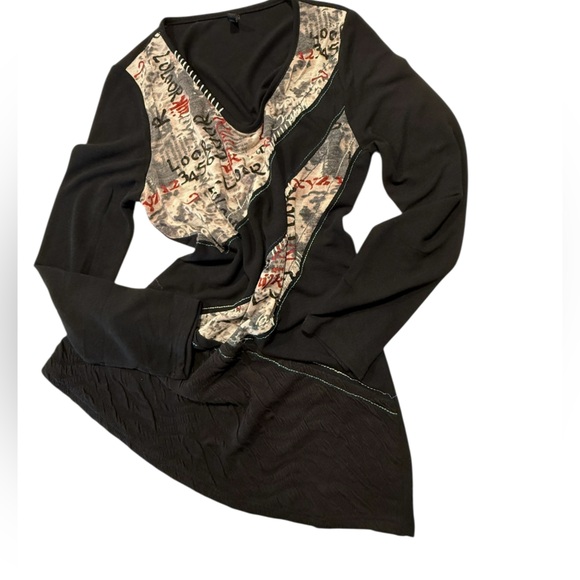 Sacred Threads Black and White Asymmetrical Graphic Long Sleeve Top - Picture 2 of 11